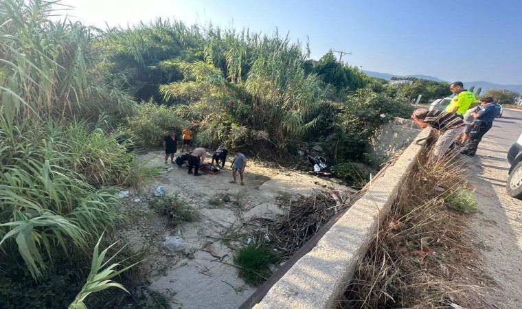 Kuşadasında motosiklet dere yatağına uçtu: 2 ağır yaralı