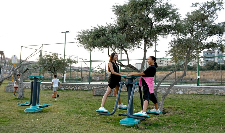 Kuşadasında park ve yeşil alanlar kent sakinlerinin gözdesi oldu