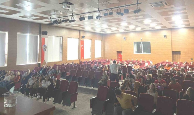 Kütahyada polis özel güvenlik görevlilerine uyuşturucu semineri verdi