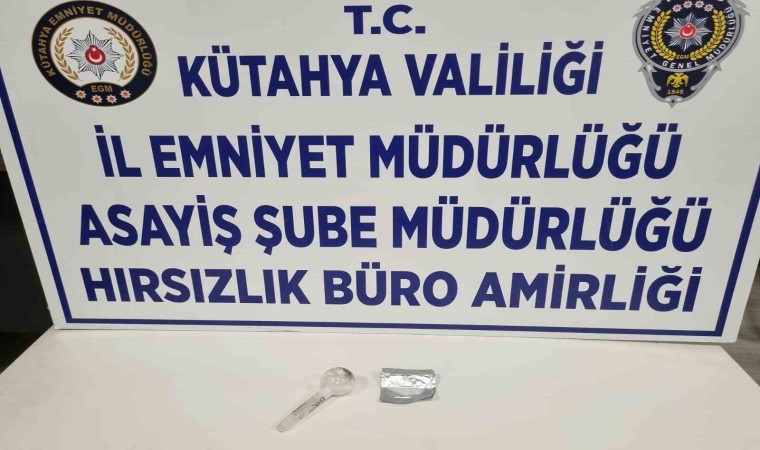 Kütahyada şüphe üzerine durdurulan şahıstan uyuşturucu madde ele geçirildi