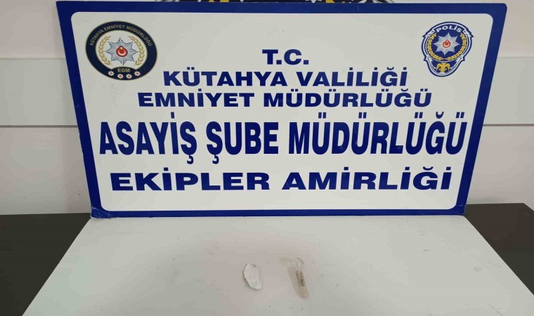 Kütahyada şüpheli şahsın üzerinde uyuşturucu ele geçirildi