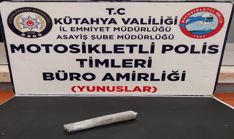 Kütahyada Yunus Timlerince bir araçta uyuşturucu ele geçirildi