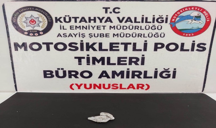 Kütahyada Yunus Timlerince bir kişinin üzerinde uyuşturucu ele geçirildi