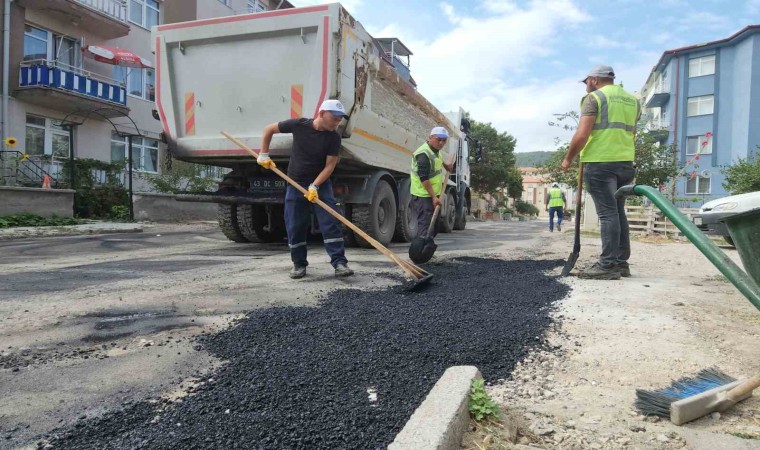 Kütahyanın Cumhuriyet Mahallesinde asfalt mesaisi