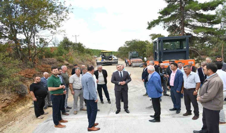 Lapsekide beton yol yapımı çalışmaları devam ediyor