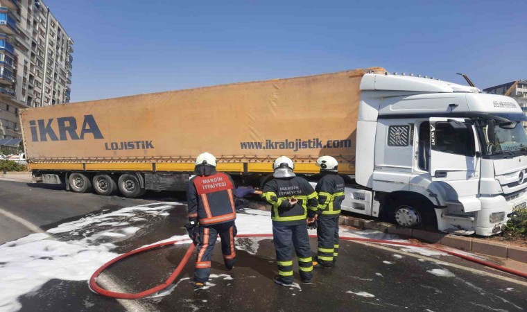 Lastiklerine ateş edilerek durdurulan tırda 11 kilo esrar çıktı