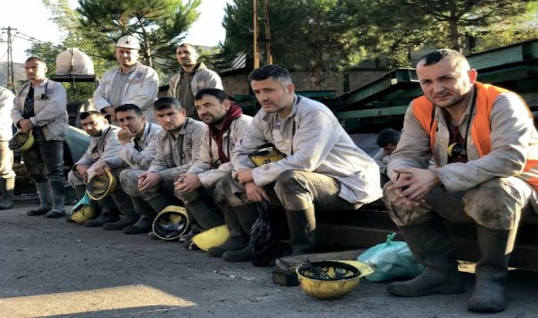 Madende ölen arkadaşlarını anıp mesaiye başladılar