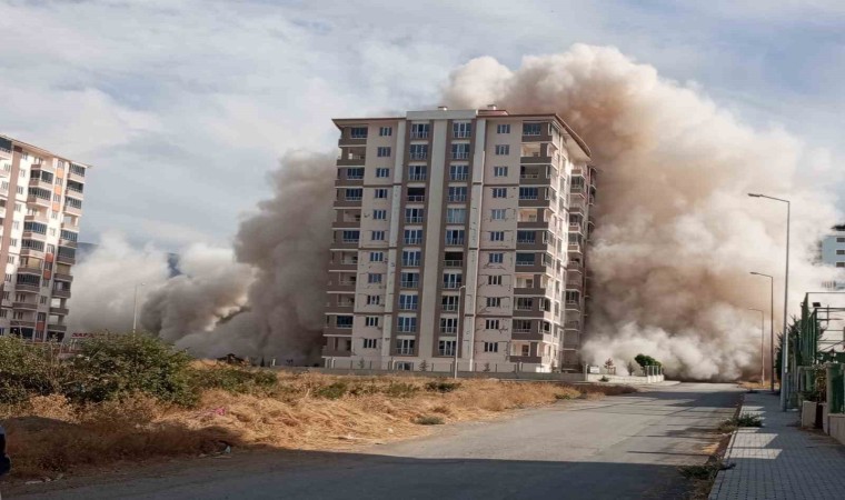 Malatyada yüksek katlı binaların patlayıcı ile yıkımı sürüyor