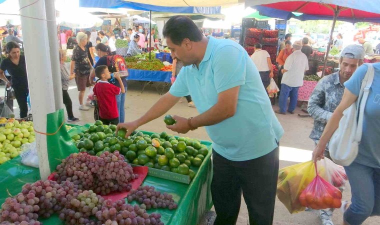 Mandalina Muğladaki semt pazarındaki tezgahlarda yerini aldı