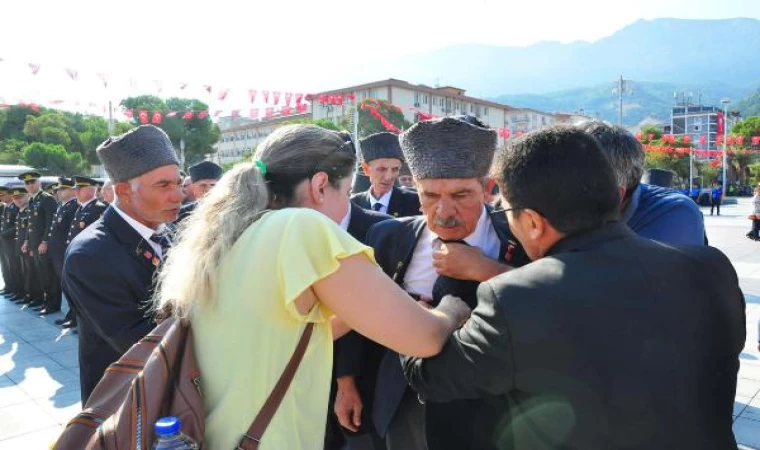 Manisa’da, kurtuluş yıl dönümü töreninde fenalaşan Kıbrıs gazisi hastaneye kaldırıldı