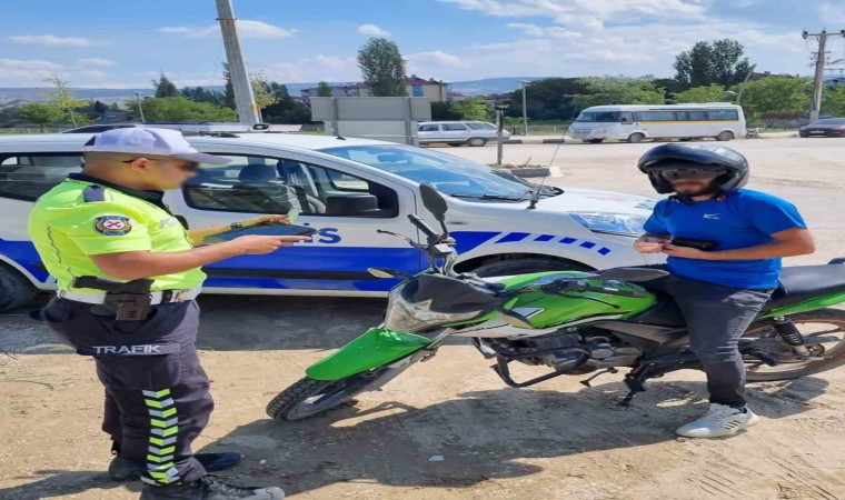 Manisada motosiklet sürücülerine kask denetimi