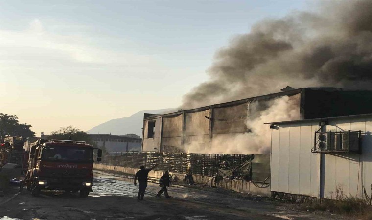 Manisadaki atık depolama tesisindeki yangın kontrol altına alındı