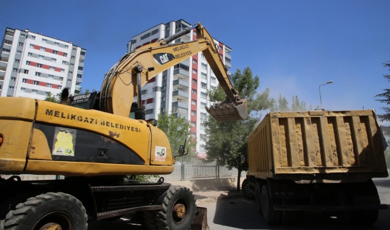 Melikgazi Genelinde Taşkın Suyu Kanallarında Temizlik Yapıldı