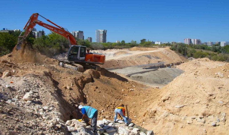 Mersinde 2. Çevre Yolunun ikinci etap çalışmaları sürüyor