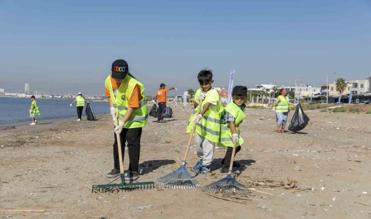 Mersinde Karaduvar sahilinde temizlik çalışması yapıldı