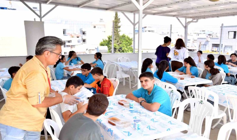 Mersinde kurs merkezi öğrencilerinin yemekleri belediyeden