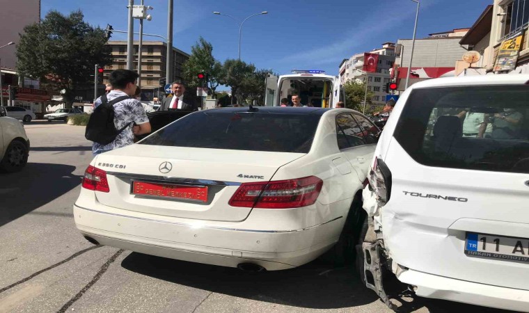 MHP Genel Başkan Yardımcısı Yönterin koruma aracı kaza yaptı