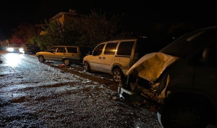 Milasta düğün konvoyunda zincirleme kaza