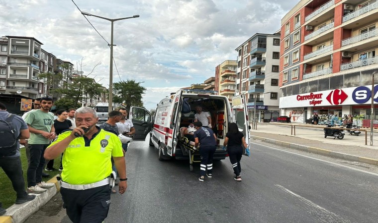 Milasta motosiklet sürücüsünü kaskı kurtardı