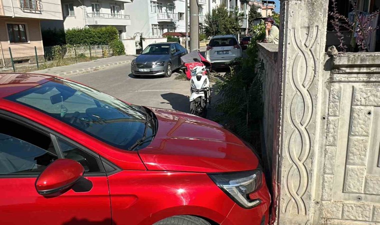 Motosiklet ile otomobil çarpıştı: 1 yaralı