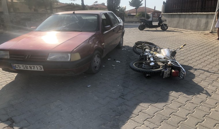 Motosiklet ile otomobil çarpıştı: 2 yaralı