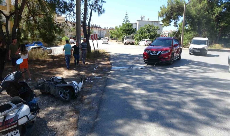 Motosikletli kurye kazadan yaralı olarak kurtuldu