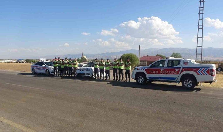 Muşta jandarma ekipleri, 479 öğrenciye emniyet kemerinin önemini anlattı