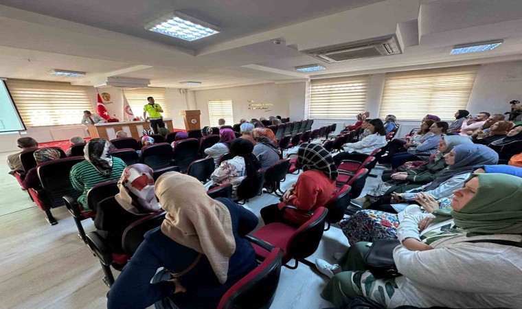 Öğrenci servisi rehberlerine uyarılar: “Annelik duygusuyla yaklaşın”