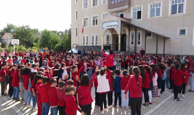 Öğrenciler gönüllülerle doyasıya eğlendi