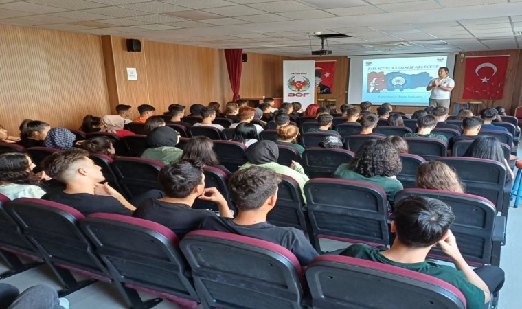 Öğrencilere terör uyarısı konferansı