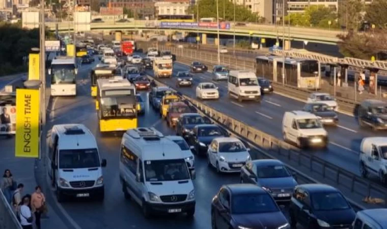 Okullarda uyum haftası başladı, İstanbul’da trafik yoğunluğu oluştu