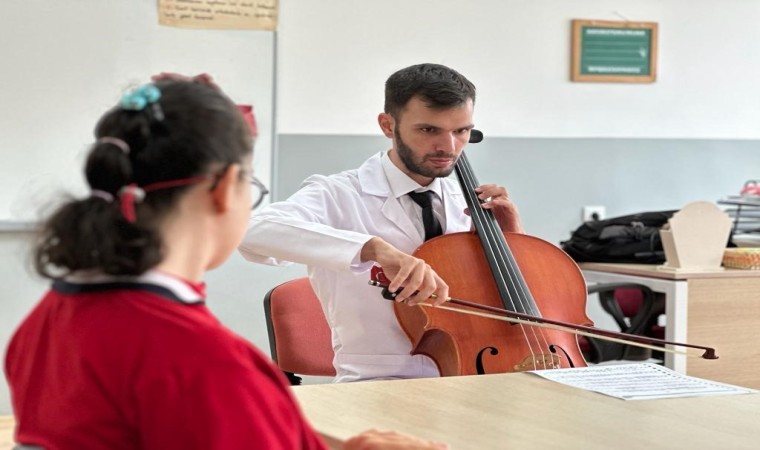 Otizmli Keremin öğretmenlik hayali gerçek oldu