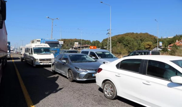 Otoyolun Ankara yönünün kapandı, D-100 kara yolunda araç yoğunluğu oluştu