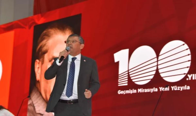 Özgür Özel: CHP’yi ayağa kaldırmak için babaevinden helallik almaya geldim