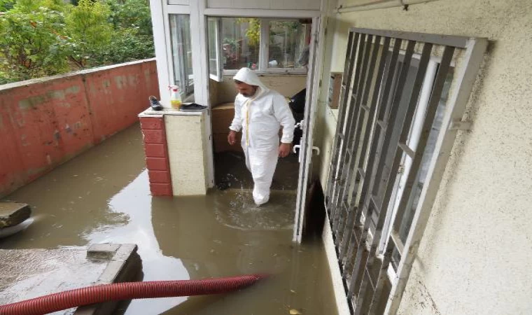 Pendik’te evi su bastı; eşyalar kullanılamaz hale gedi