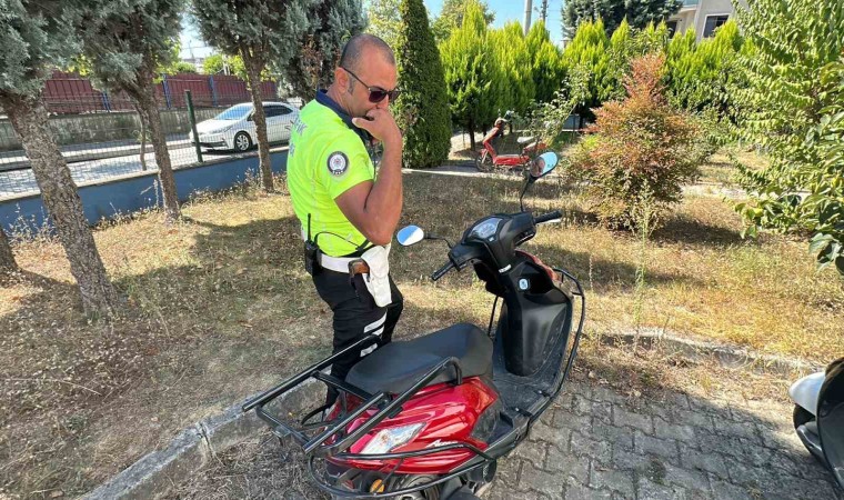 Polisi görünce çaldığı motosikleti bırakıp kaçtı