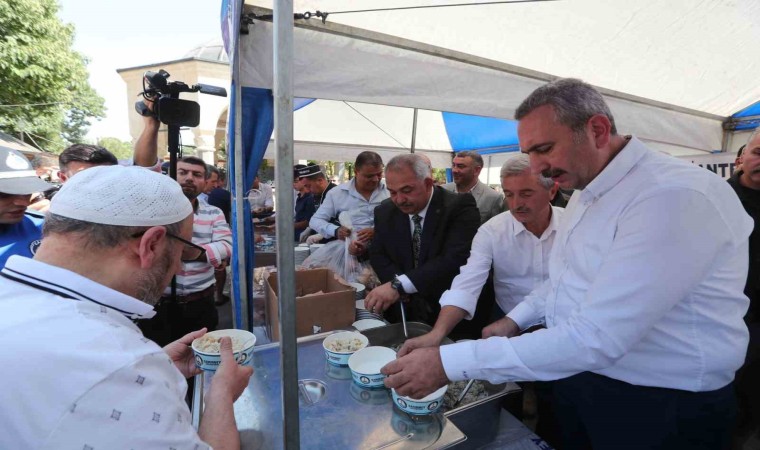 Şahinbeyde Ahilik Haftası pilav dağıtarak kutlandı