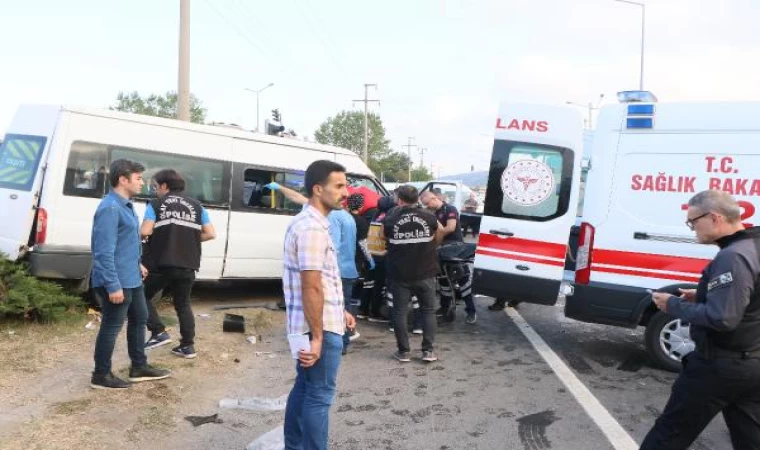 Samsun’da ışık ihlali yapan kamyon, öğrenci servisine çarptı: 1 ölü, 4 yaralı