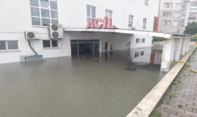 Samsun’da sağanak, sele yol açtı; caddeler göle döndü / Ek fotoğraf