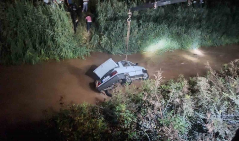 Şanlıurfada otomobil sulama kanalına devrildi: 3 ölü, 1 yaralı