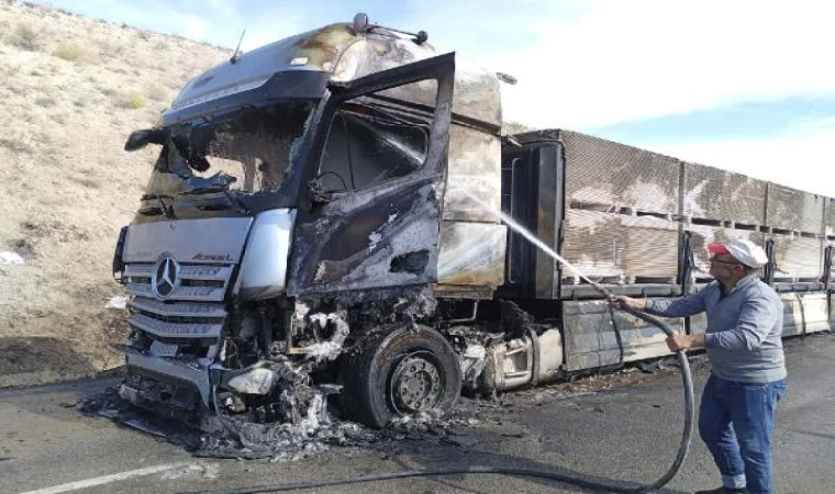 Seyir halindeki TIR’da çıkan yangın söndürüldü