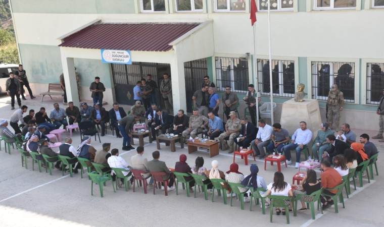 Siirt Valisi Kızılkaya, vatandaşın talebini dinlemeye devam ediyor