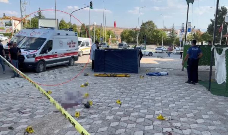 Silahlı kavgada ambulansta müdahale edilirken öldürülmüştü; baba- oğul tutuklandı