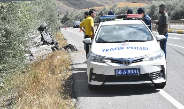 Sivas’ta iki otomobil çarpıştı; aynı aileden 1’i bebek 2’si çocuk 5 yaralı