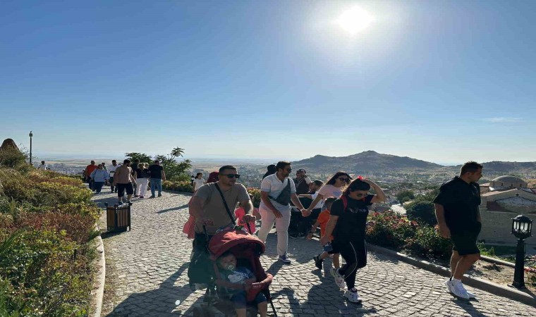 Sivrihisara turist akını devam ediyor