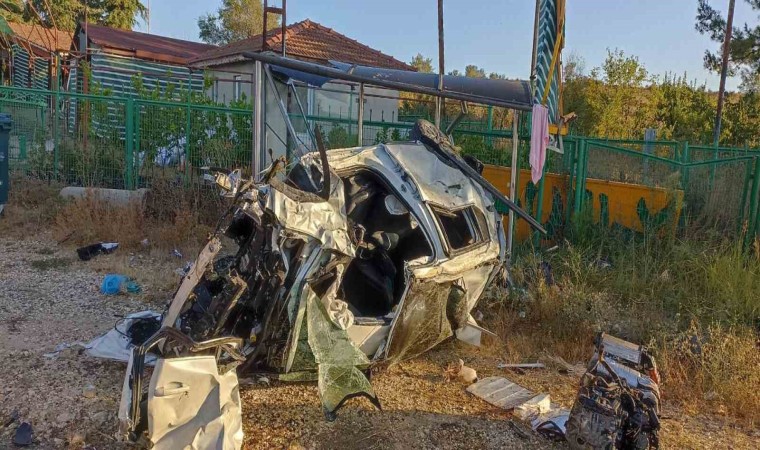 Tekirdağda takla atıp durağa dalan otomobilde: 1 ölü, 1 ağır yaralı