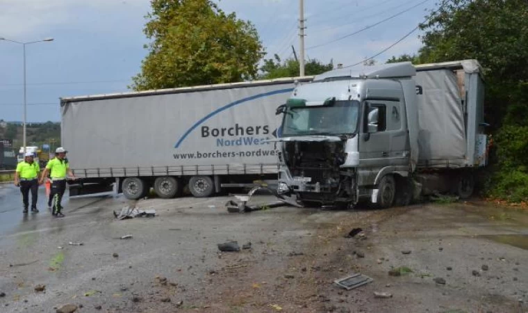 TIR’la yaptığı kazadan yara almadan kurtuldu; aracının durumuna üzüldü