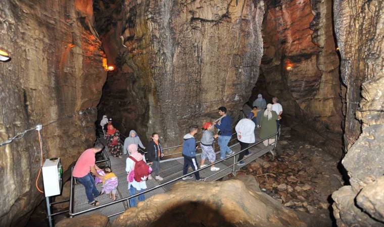 Trabzonda Kızlar Manastırı, Çal Mağarası ve Şehir Müzesini toplam 206 bin 855 yerli ve yabancı turist ziyaret etti