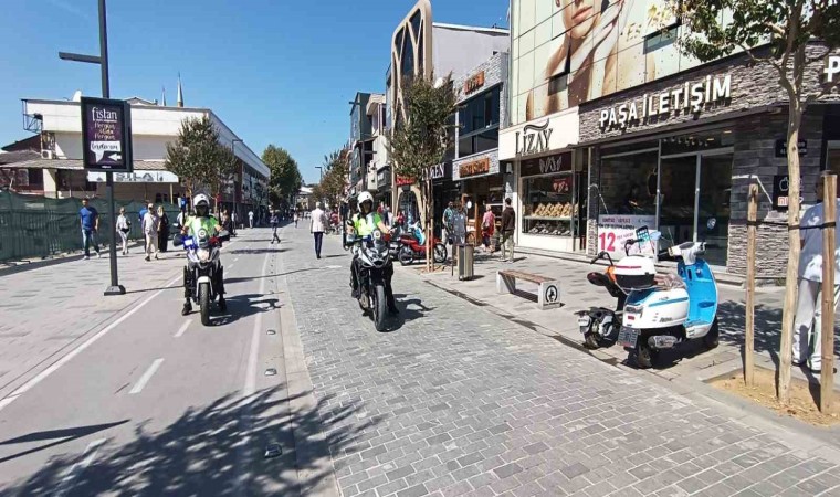 Trafik ekipleri cadde için teyakkuza geçti