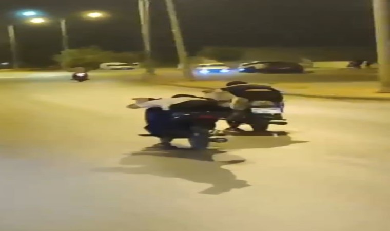 Trafik magandalarının tehlikeli motosiklet yolcuğu kamerada